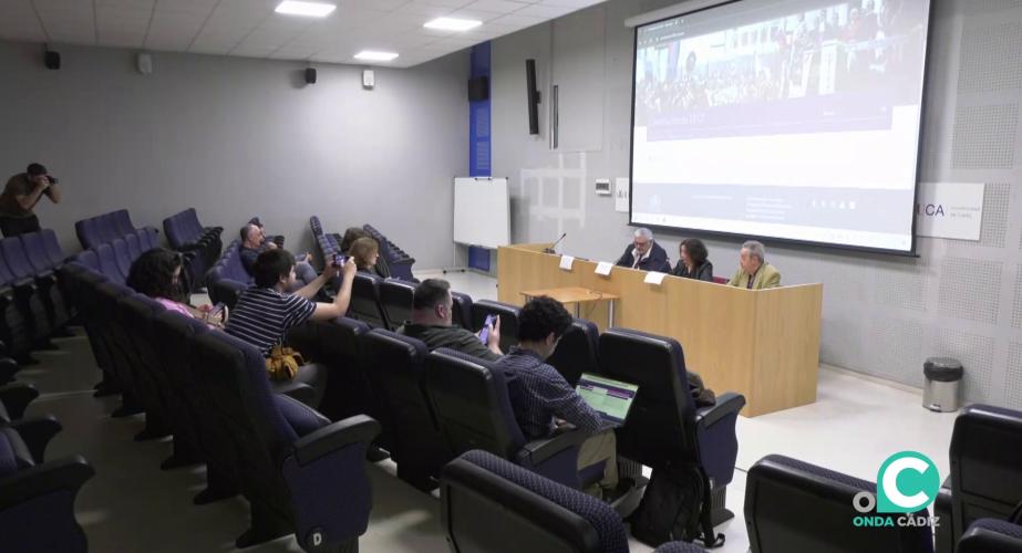 Un momento del acto con la nueva herramienta digital de carácter histórico