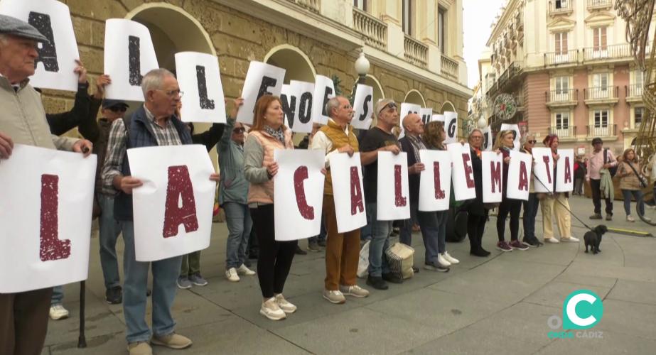 Movilización en Cádiz por el fallecimiento de una persona sin hogar en la calle en una imagen de archivo