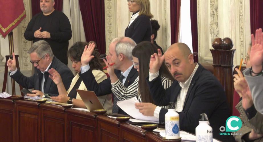 Concejales del grupo municipal socialista en el transcurso de un Pleno en una imagen de archivo