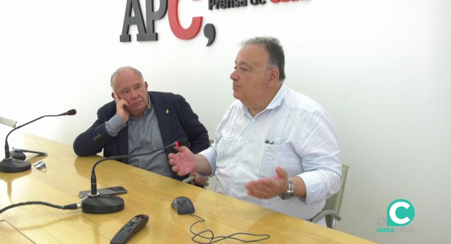 Un momento del acto con los dos intervinientes