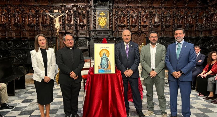 Autoridades con la imagen que anuncia la fiesta 