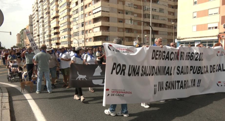 El Colegio de Veterinarios se moviliza en defensa de su criterio profesional.