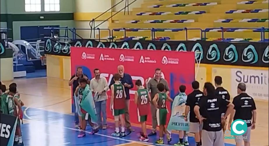 Imagen de la entrega de premios del Campeonato de Andalucía de la categoría en el CADEBA disputado en la Línea de la Concepción.