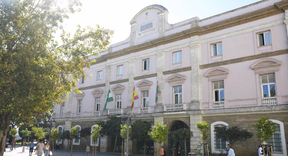 Fachada del Palacio Provincial de la Diputación de Cádiz en la capital gaditana.