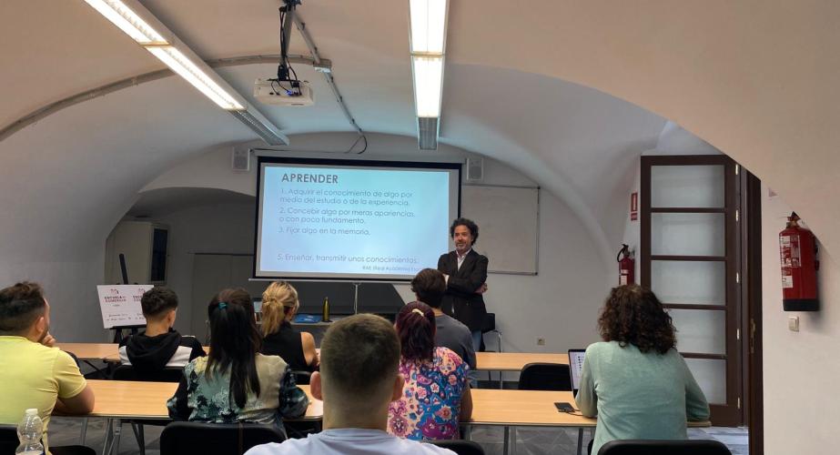 Una de las sesiones formativas celebradas en el IFEF enmarcada de la Escuela de Comercio de Cádiz. 