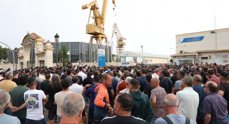 Trabajadores del metal durante una concentración en Cádiz.