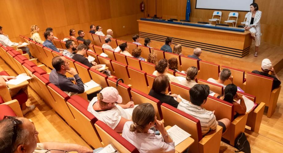 La Escuela de Comercio imparte un taller sobre 'Visual Merchandising'.