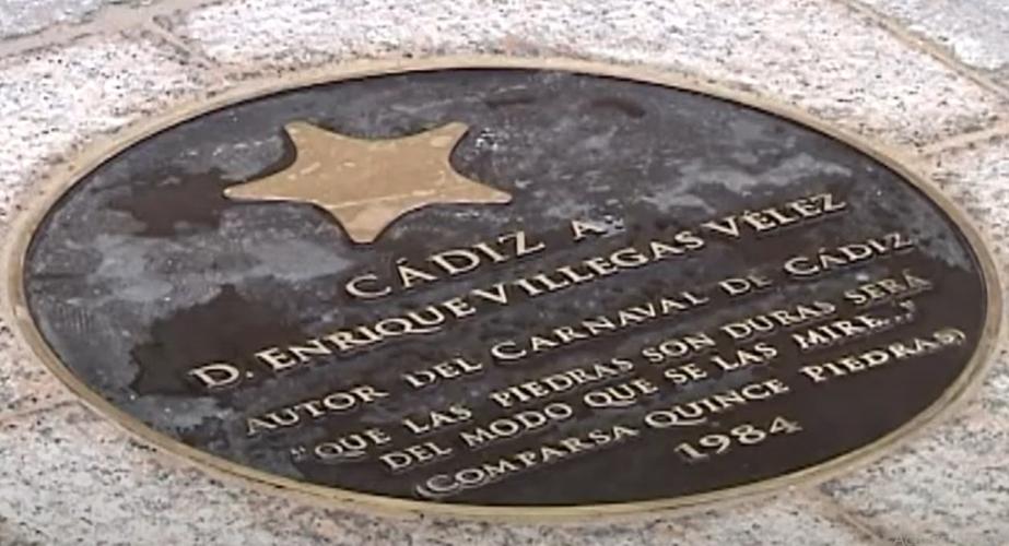 El Ayuntamiento saca a licitación las cuatro nuevas placas en bronce para el Paseo de la Fama del Carnaval.