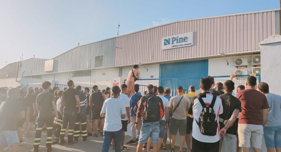 Piquetes de los trabajadores del metal a las puertas de las factorías de Puerto Real. 