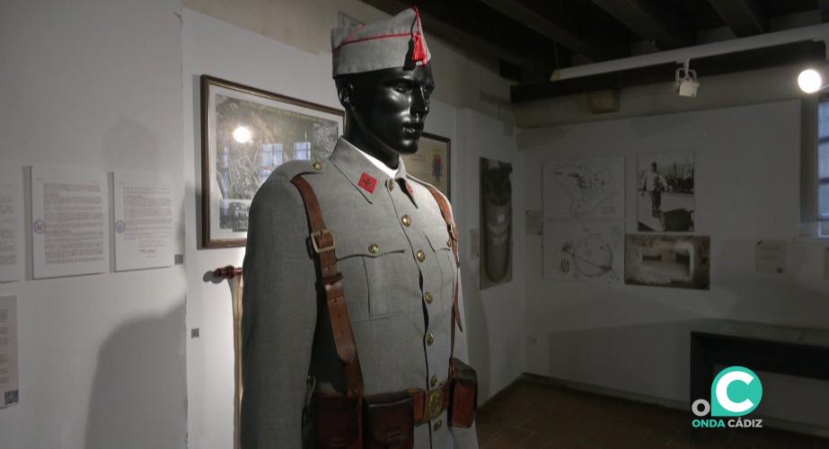 Imagen del uniforme histórico, utilizado entre 1935 y principios de la década de los 60, diseñado por el sastre Vicente Cerezo Casal.