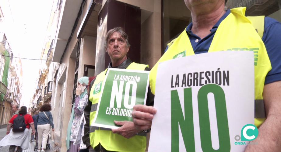 Un momento de la movilización ante el centro de salud del Mentidero 
