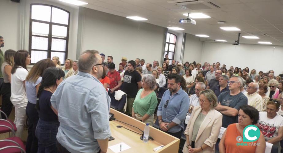 Minuto de silencio antes del comienzo del acto por las victimas del conflicto