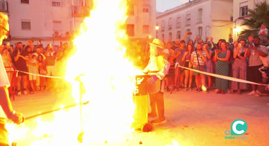 Las tradicionales hogueras asociadas con el solsticio volverán a ser protagonistas en la capital gaditana