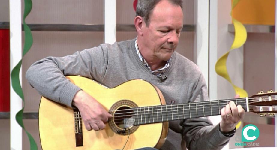 Guimerá durante toda su trayectoria laboral, ha ejercido de profesor de guitarra clásica