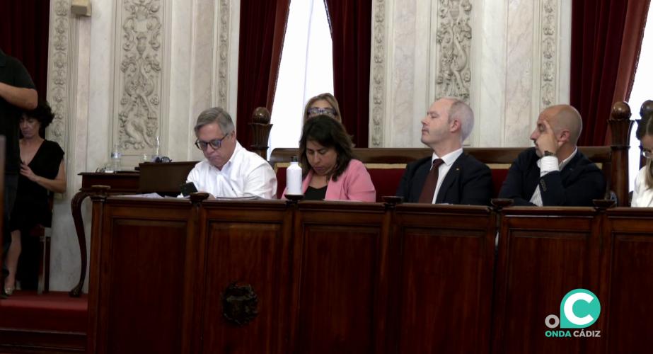 Bancada del grupo municipal socialista durante el desarrollo de un Pleno en el Ayuntamiento