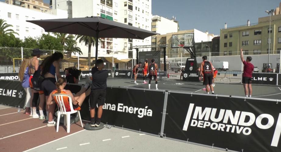 Pese al calor el  espectáculo deporte de la canasta brilló en la pista marianista