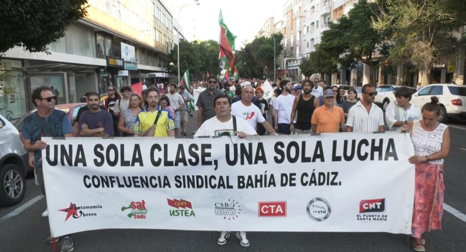Los trabajadores han recorrido la avenida principal hasta el Ayuntamiento.