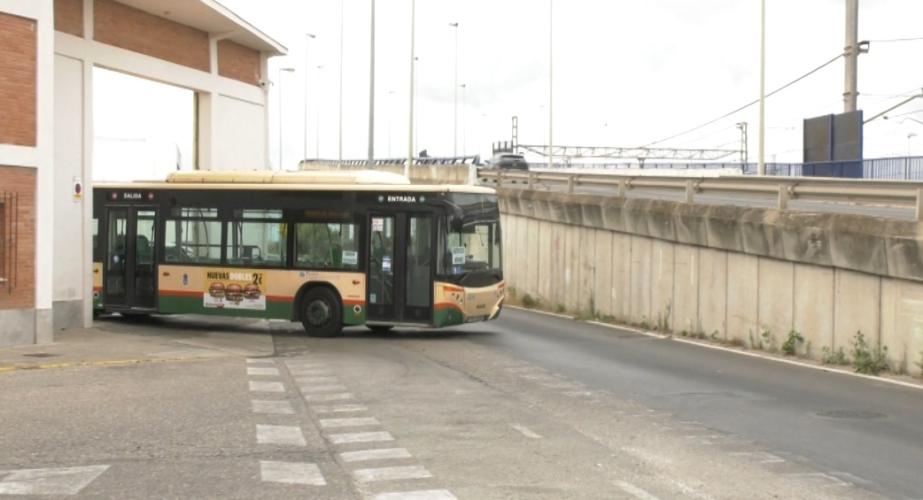 Los trabajadores del transporte urbano agradecen la comprensión de los usuarios en el tercer día de huelga.