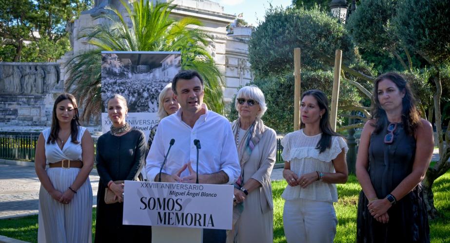 El PP de Cádiz recuerda a Miguel Ángel Blanco en el 28 aniversario de su asesinato.