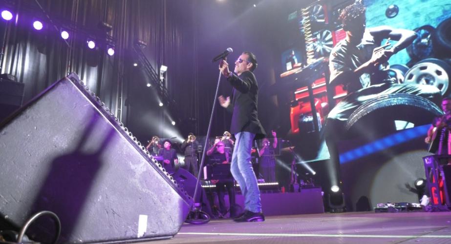 Marc Anthony pone a tono a sus fan en el muelle Reina Victoria.