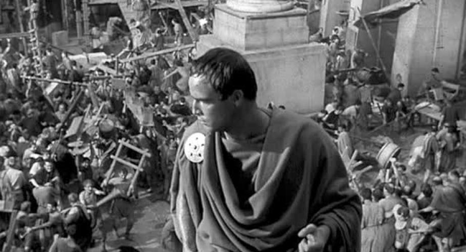 Marlon Brando interpreta a Marco Antonio en uno de sus papeles más recordados