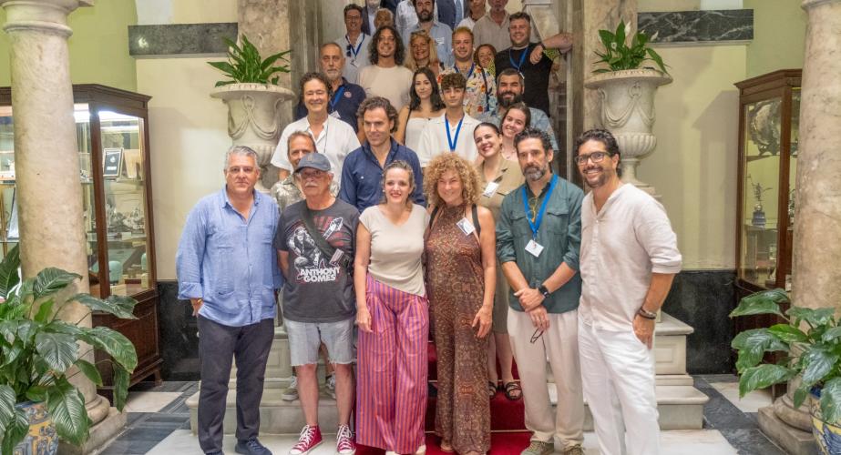 Los protagonistas tras el acto de presentación en el Ayuntamiento de Cádiz este jueves