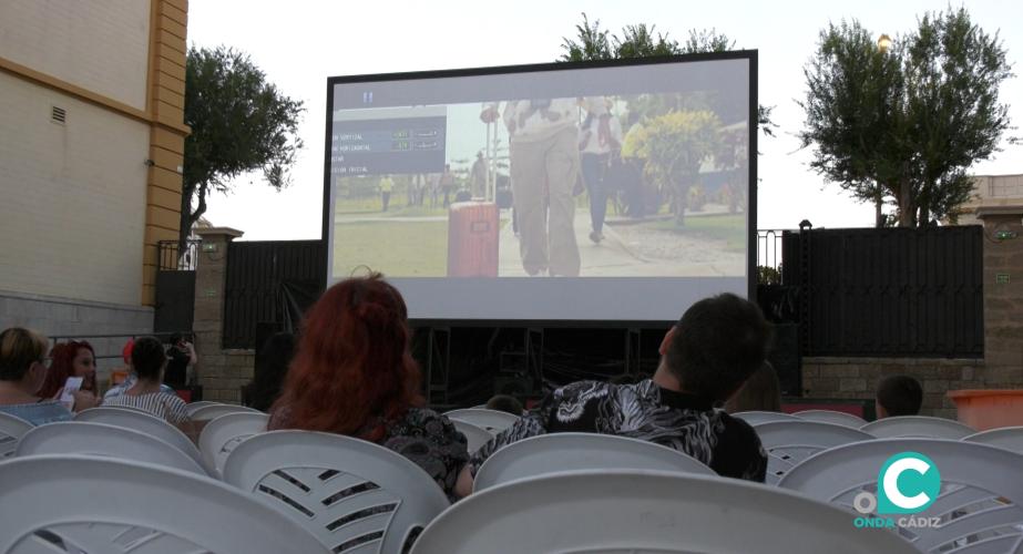 El patio de la antigua Casa del Niño Jesús acoge la nueva edición de 'Cine en Familia'.