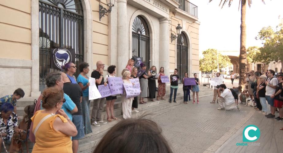 Concentración, este jueves, en la cuesta de las Calesas. 