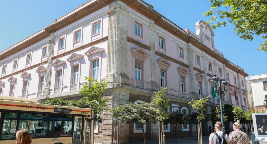 Edificio del palacio provincial en la capital gaditana