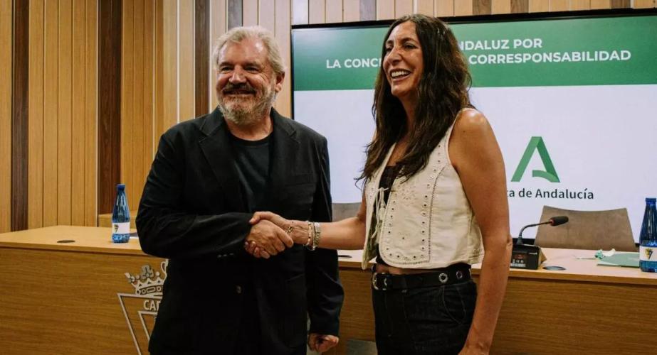 El presidente de la entidad amarilla y la consejera de Inclusión Social, Juventud, Familias e Igualdad 