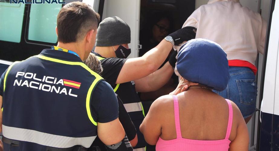 Han sido localizadas tres mujeres que se prostituían para el entramado en graves condiciones de insalubridad.