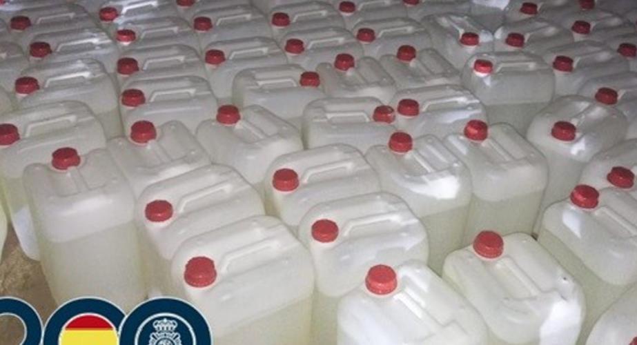Petacas incautadas con gasolina para suministrar a las narcolancha