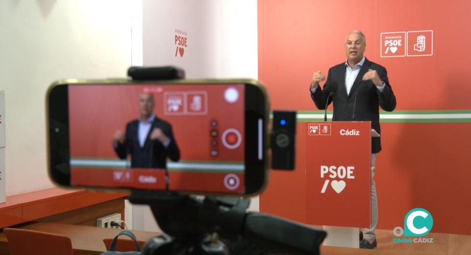 El secretario provincial del PSOE, Juan Carlos Ruiz Boix, en rueda de prensa. 