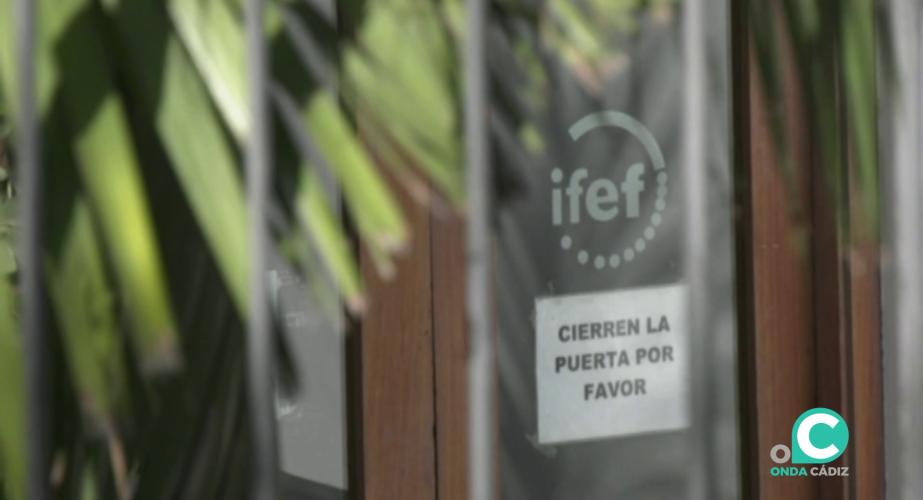 Entrada de las oficinas del IFEF en la capital gaditana