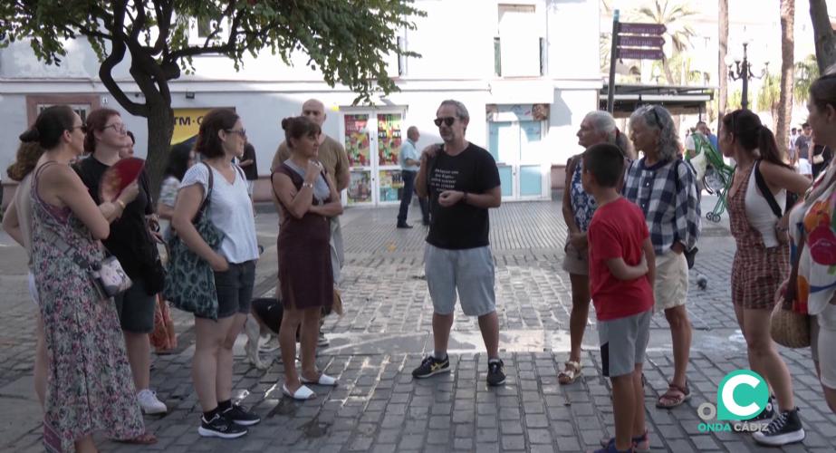 Un momento de la travesía literaria efectuada en la mañana de este viernes