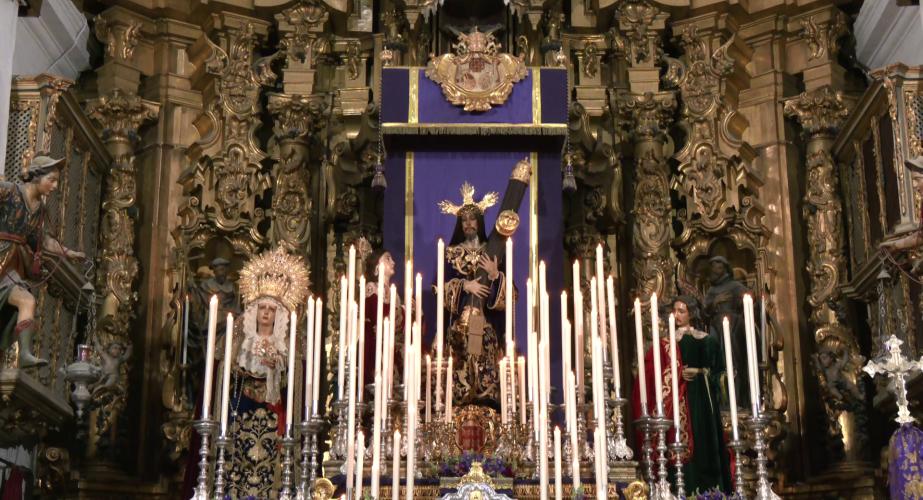 La venerada imagen durante el transcurso de unos cultos celebrados en su templo