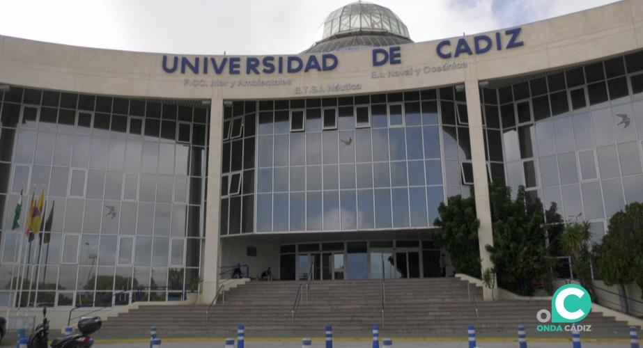 Fachada de la facultad de Ciencias del Mar y Ambientales