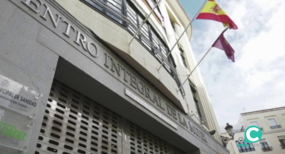Fachada del centro en la Plaza del Palillero