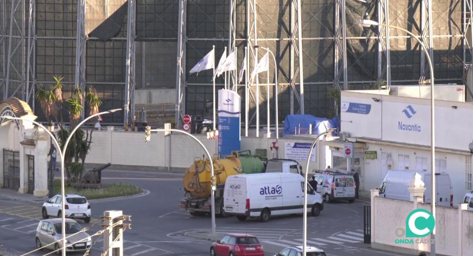 Entrada a la factoria de astilleros en la capital gaditana
