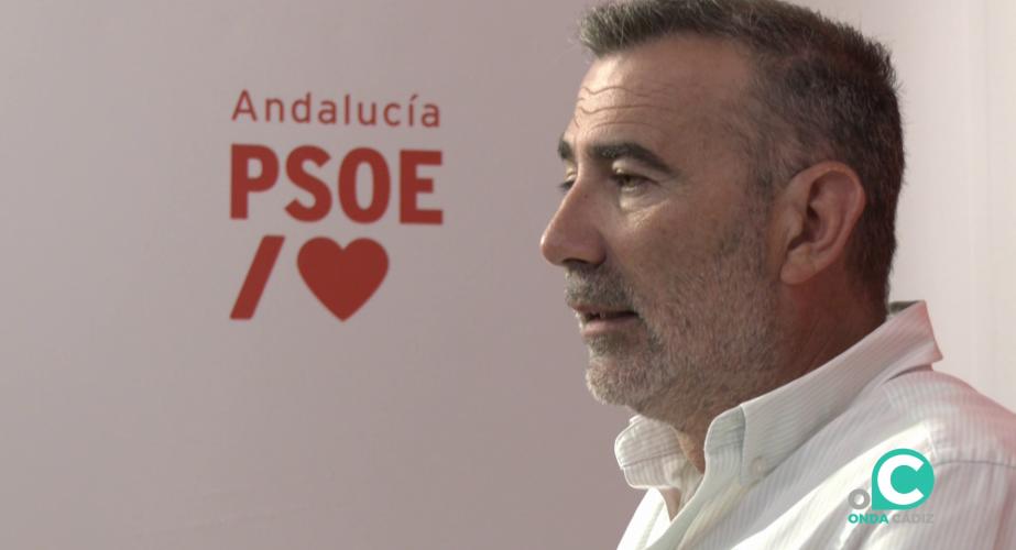 El dirigente socialista durante su intervención en la rueda de prensa de este martes