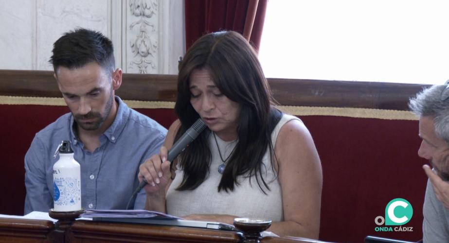 Ediles de la confluencia intervienen durante el transcurso de una sesión plenaria en una imagen de archivo