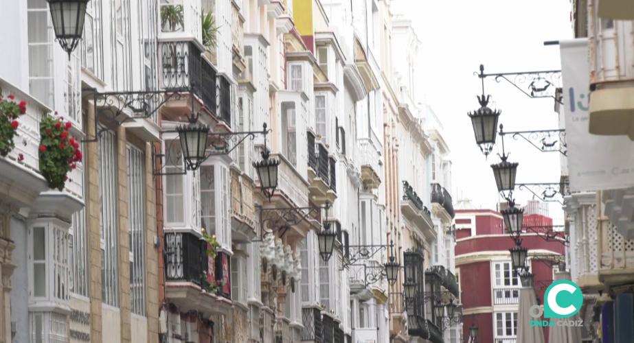 Fachadas de inmuebles del centro de la capital gaditana