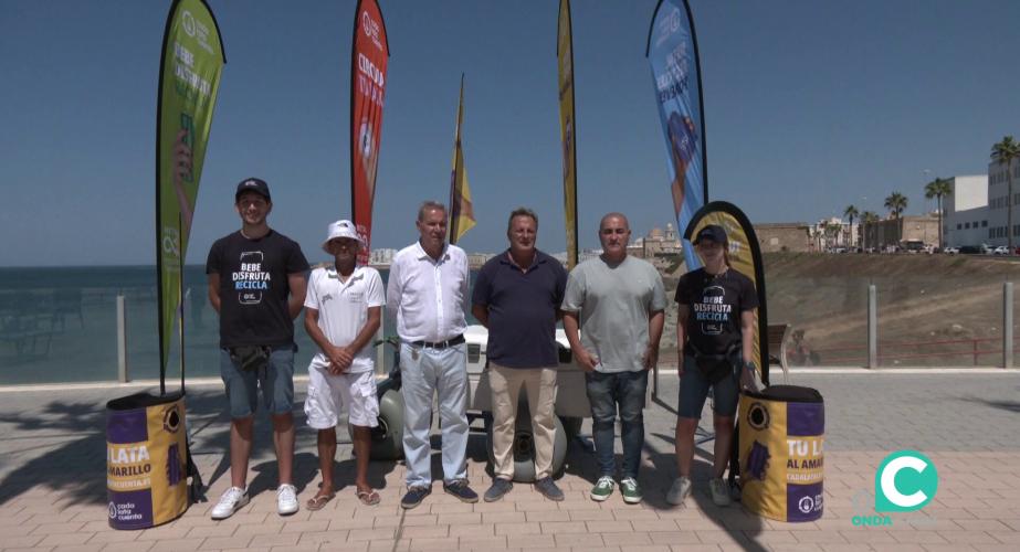 Voluntarios y autoridades en el acto de presentación en la plaza de la Estrella este miércoles