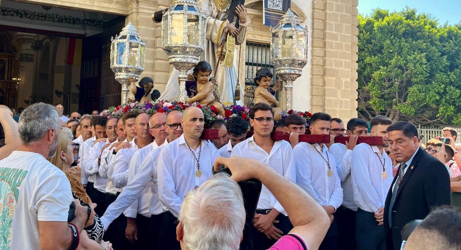 El Nazareno saliendo esta mañana de la Iglesia de San José