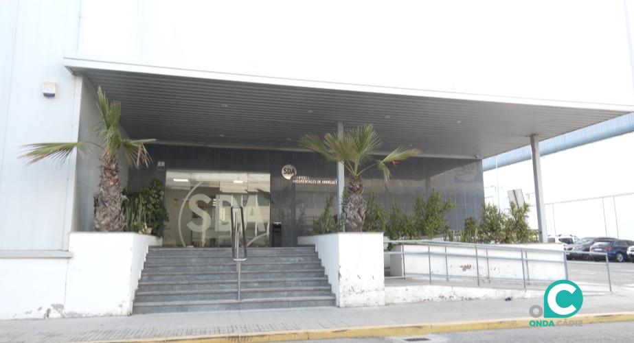 Entrada de la nave de los Servicios Documentales de Andalucía en Zona Franca de Cádiz. 