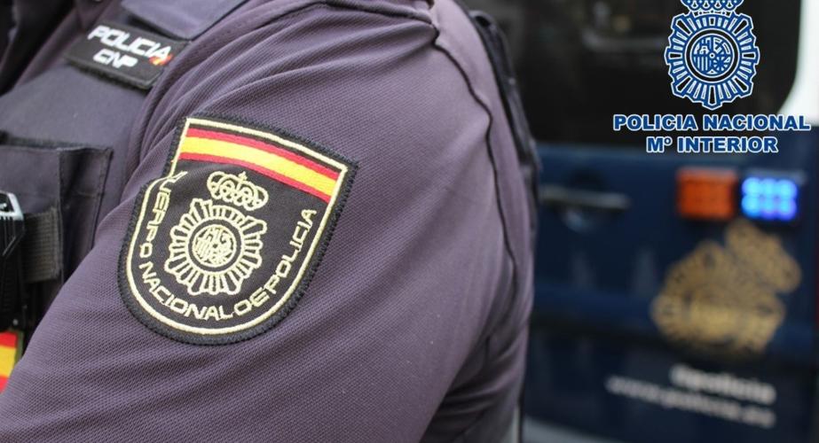 Un agente de la Policía Nacional