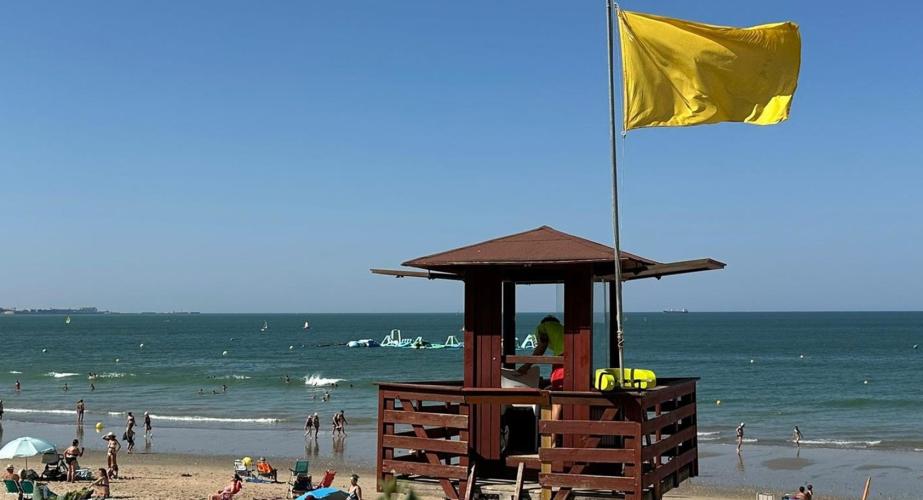 Bandera amarilla en Las Redes de El Puerto de Santa María