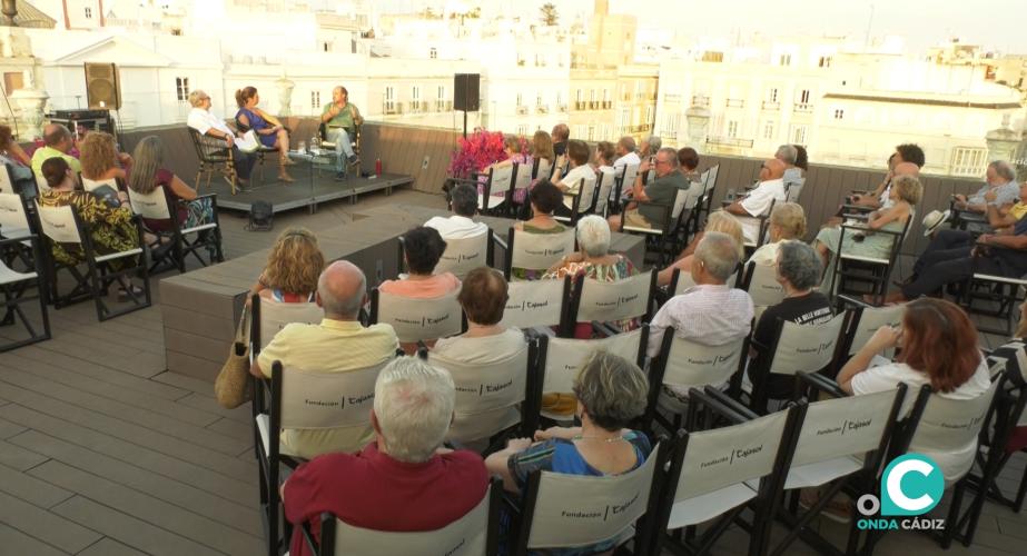 Inauguración del ciclo "Diálogos en la Azotea" en la Fundación Cajasol de Cádiz.