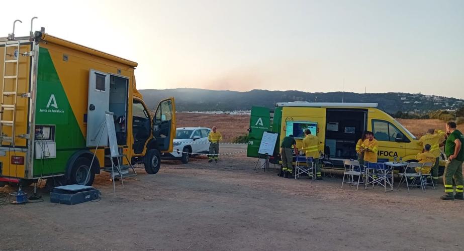 Vehículos en el Puesto de Mando Avanzado del incendio