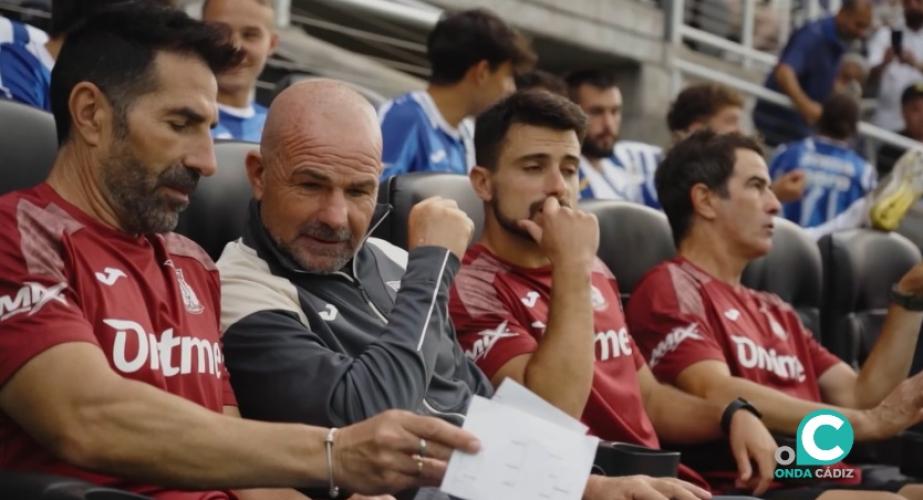 Paco López y su staff durante un encuentro de pretemporada
